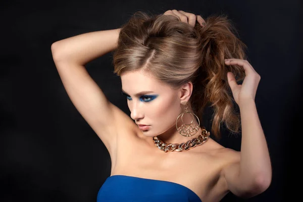 Portrait of beautiful young woman styling her hair — Stock Photo, Image