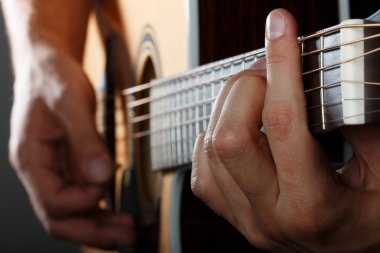 gitarist şarkı performans