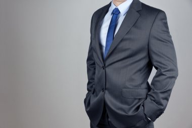 Takım elbiseli adam