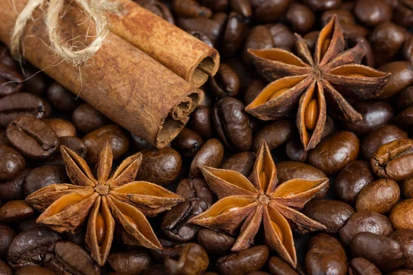 Close-up of anise stars, cinnamon and coffee — Stock Photo, Image