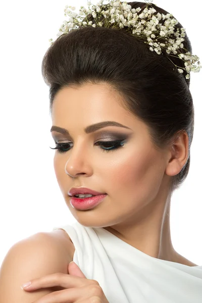 Portrait of young beautiful woman with flowers in her hair — Stock Photo, Image