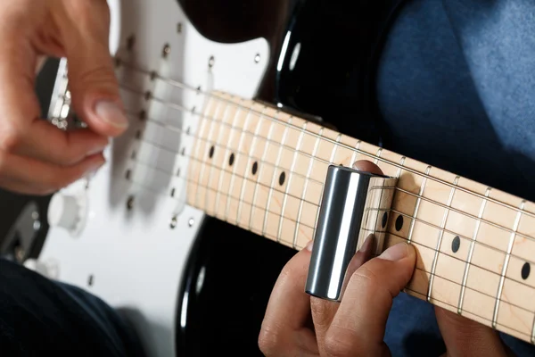 Guitarrista elétrico executando música — Fotografia de Stock