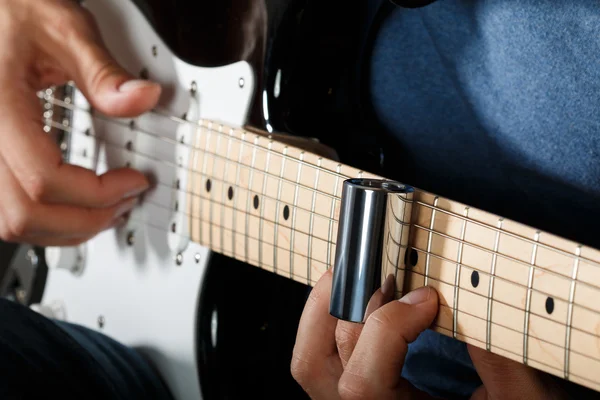 Guitarrista elétrico executando música — Fotografia de Stock