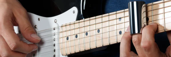 Elektrische gitaar speler uitvoeren lied — Stockfoto