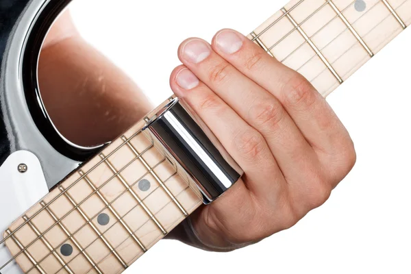 Hände eines Mannes, der E-Gitarre spielt — Stockfoto