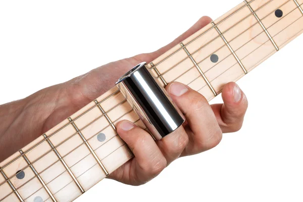 Händerna på man spelar elgitarr — Stockfoto