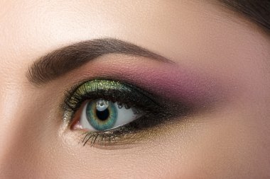 Mavi kadın göz görünümünü yakın çekim