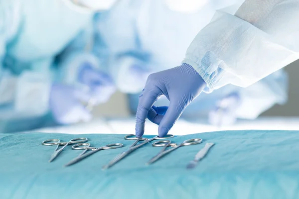 Close-up of scrub nurse taking medical instruments — Stock Photo, Image