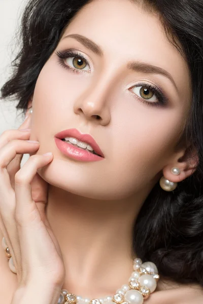 Close-up beauty portrait of young pretty brunette model — Stock Photo, Image