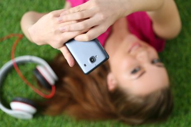 Genç güzel kız selfie yapma