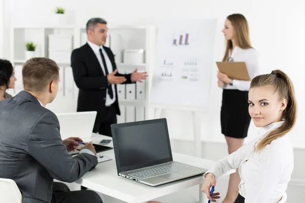 Reunión de empresarios en la oficina — Foto de Stock