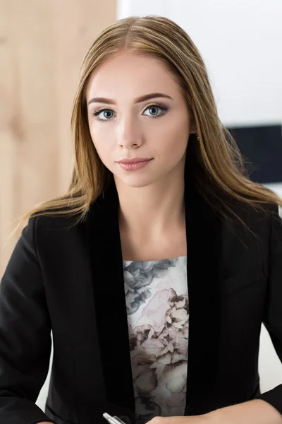Vackra business kvinna porträtt — Stockfoto