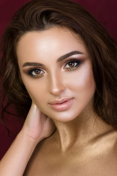 Красота портрет молодой красивой женщины с макияжем — стоковое фото