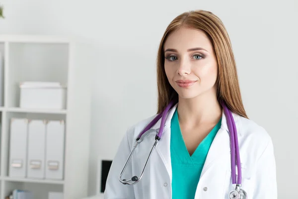 Portrait of beautiful smiling female medicine doctor — Stock Photo, Image