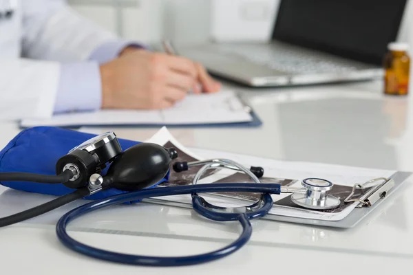 Medical manometer and stethoscope laying on medicine doctor's wo — Stock Photo, Image