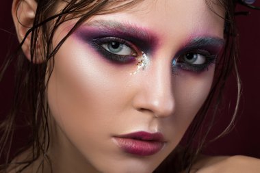 Moda yaratıcı kalıcı makyaj ile genç bir kız Güzellik Portresi