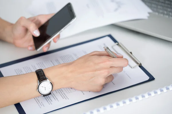 Close up of business woman gands — Stock Photo, Image