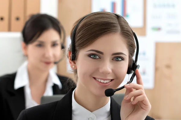 Portret van call center werknemer — Stockfoto