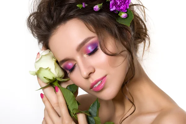 Mladá krásná žena s zářivě růžové make-up — Stock fotografie