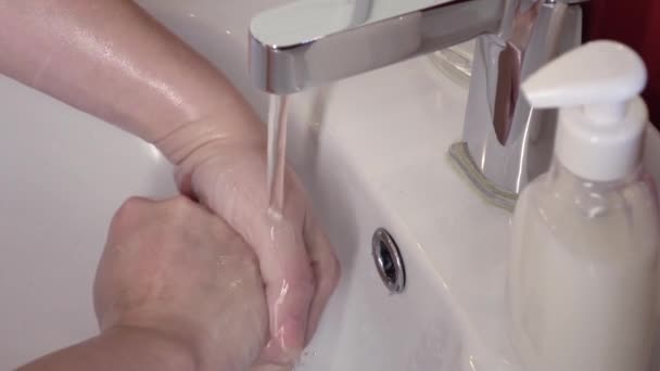 Prevention of coronavirus-destruction of pathogenic bacteria. Wash your hands with liquid soap — Stock Video