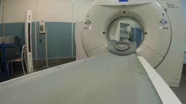 Kanser hastanesinde tomografi. MRI tarayıcısı yerleştirildi. Boş MRI, CT tarayıcısı.