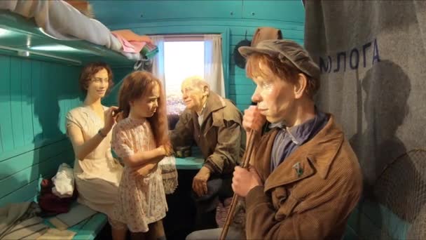 Civilians are evacuated by trains, refugees. Reconstruction. Victory Train.Soviet people in the 40s . — Stock Video