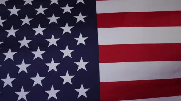 Detailní záběr americké vlajky. Koncept 4. července, Den nezávislosti — Stock video