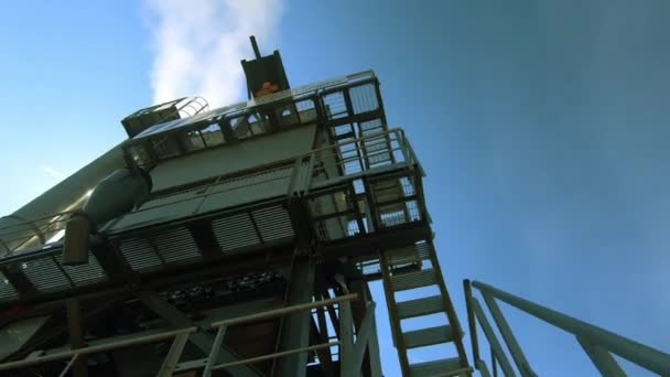 Asphalt concrete plant. Equipment for the production of asphalt, cement and concrete. — Stok video