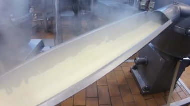 Tereyağı üretim fabrikası. Otomatik hat. Gıda üretimi