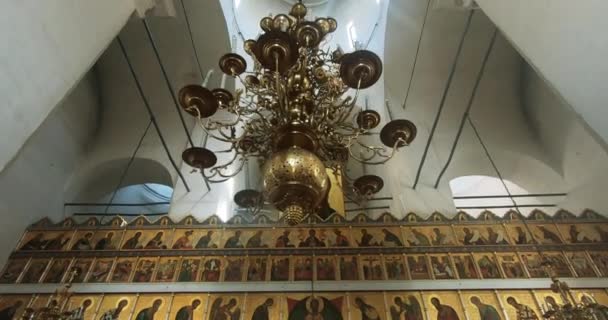 Le monastère Spaso-Prilutsky. L'intérieur de l'Église orthodoxe chrétienne. Vologda, Russie-03.20.2021 — Video