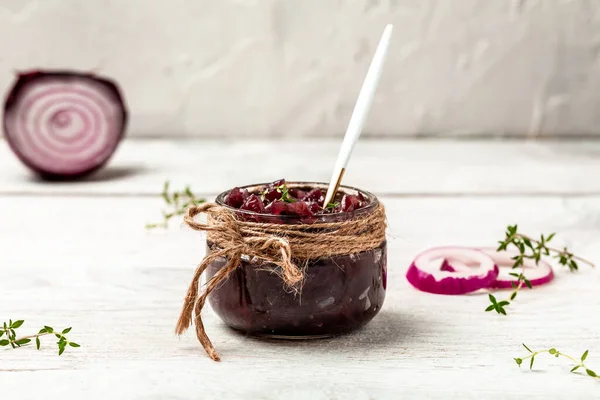 Yay olarak soğan reçeli konfeti. pankart, menü, tarif, metin için yer.