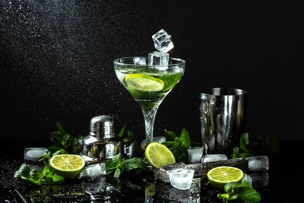 Sommer Zitrusgetränk Mojito Cocktail Mit Limette Minze Und Eis Glas — Stockfoto