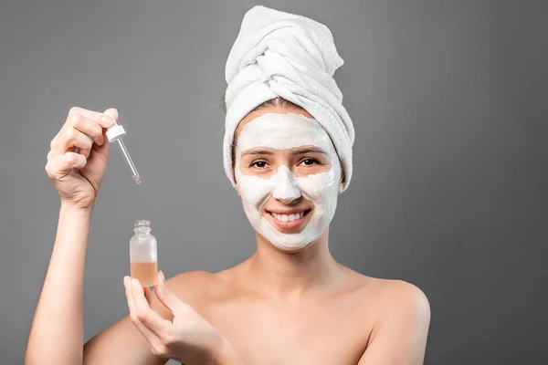 Attractive Happy Woman Gets Procedure Natural Mask Facial Wrinkles Creme — Stock Photo, Image