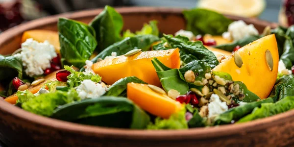 Vegetarisch Menu Gezond Eten Gezonde Salade Met Persimmon Spinazie Noten — Stockfoto
