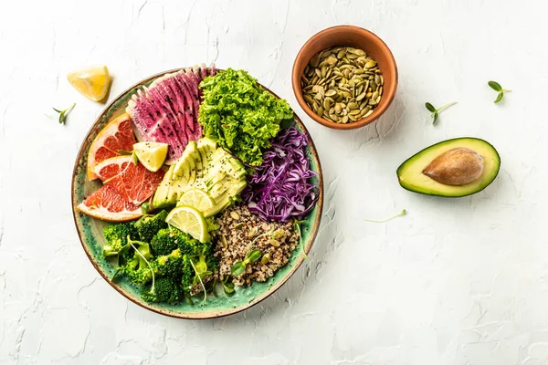 Vegetarisk Meny Skål Med Quinoa Mikrogrönt Avokado Grapefrukt Broccoli Vattenmelon — Stockfoto