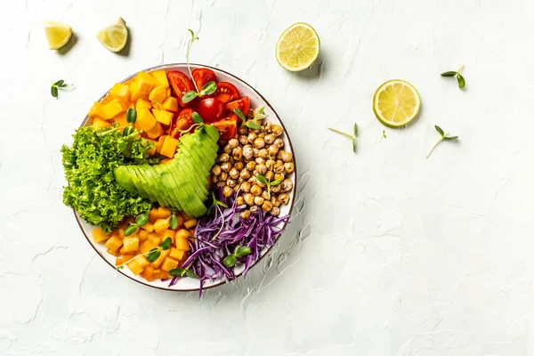 Vegan Tigela Buda Desintoxicação Com Abacate Tomate Repolho Vermelho Grão — Fotografia de Stock