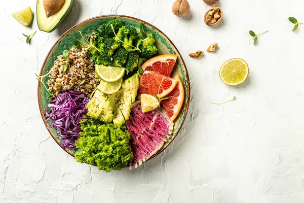 Insalata Sana Con Quinoa Micro Verdure Avocado Pompelmo Broccoli Ravanello — Foto Stock