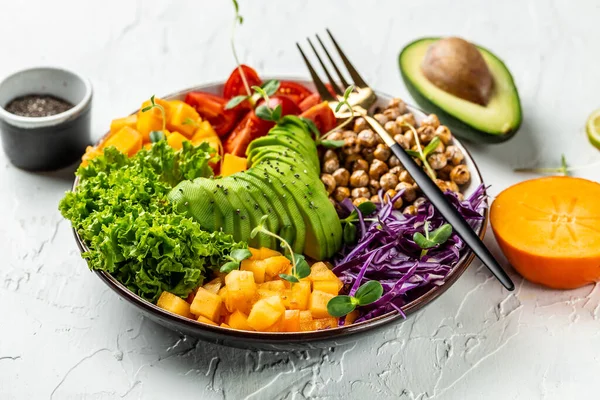 Friska Sallad Vegan Detox Skål Med Avokado Tomat Rödkål Kikärter — Stockfoto