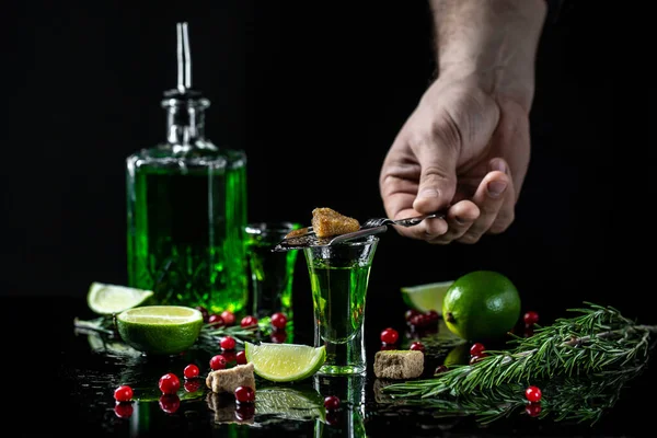 Absinthe Içmek Için Geleneksel Set Alkol Lüks Ruhlar Tehlikeli Likör — Stok fotoğraf