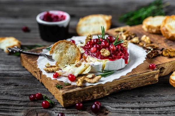 Baked Fried Grilled Camembert Brie Cheese Berry Sauce Jam Gourmet — Stock Photo, Image