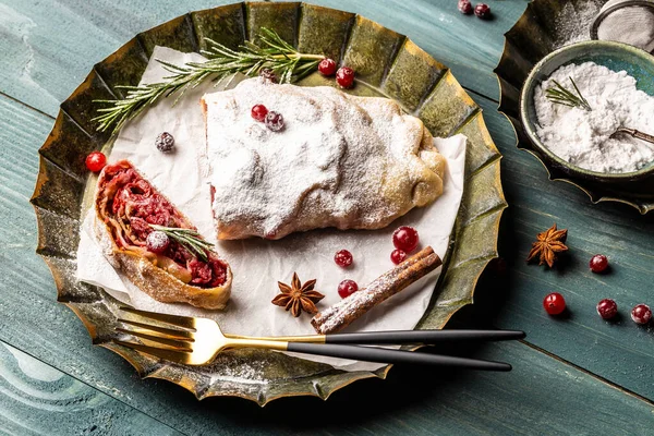 Кип Вишнею Журавлини Strudel Традиційна Австрійська Кухня — стокове фото