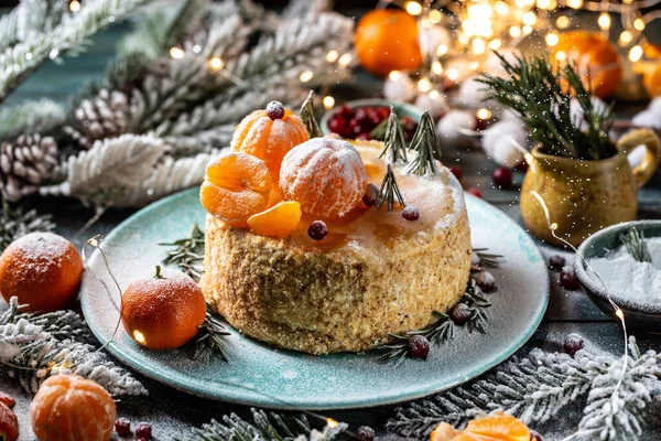 Bolo Frutas Natal Decorado Com Tangerinas Alecrim Forma Árvores Natal — Fotografia de Stock