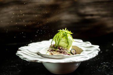 Tabakta limonlu dondurma, yemek servisi, afiş, menü, tarif, metin için yer.