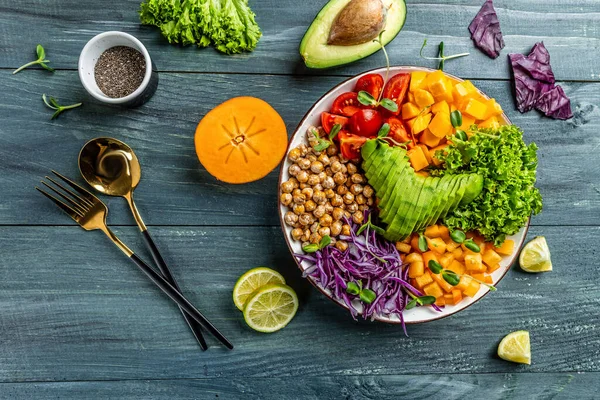 Buddha Skål Vegetarian Vegansk Maträtt Med Avokado Tomat Rödkål Kikärter — Stockfoto