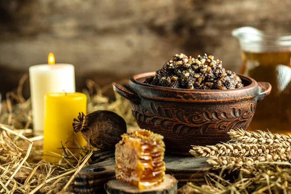 传统的甜食库西亚 库塔是由小麦 罂粟籽 葡萄干和蜂蜜制成的圣诞食品 乌克兰 白俄罗斯和俄罗斯的圣诞大餐 — 图库照片