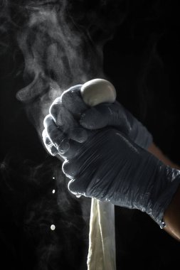 İtalyan sert peynirli silano ya da peynirci ellerinde caciocavallo. Ev yapımı peynir üreticisi caciocavallo üretir. Makarna filata, geleneksel İtalyan mozzarellası..