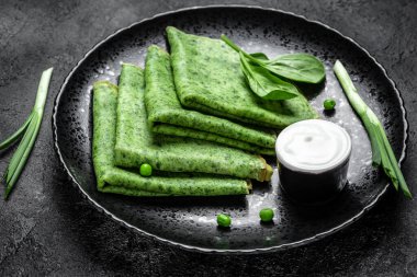 Ispanaklı ve ekşi kremalı ince yeşil krep. Yemek tarifi geçmişi. Kapat..