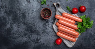 Sosisler vejetaryen vejetaryen ya da vejetaryen atıştırmalıkları yemeye hazır. Vejetaryen bitkisinden yapılmış sosisler soya fasulyesi taklidi et. metin için yer, üst görünüm.