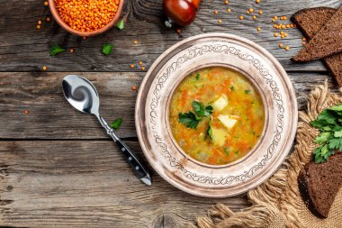 Mercimek çorbası. Geleneksel Ortadoğu, Türk ramazanı mutfağı. Vejetaryen yemeği.