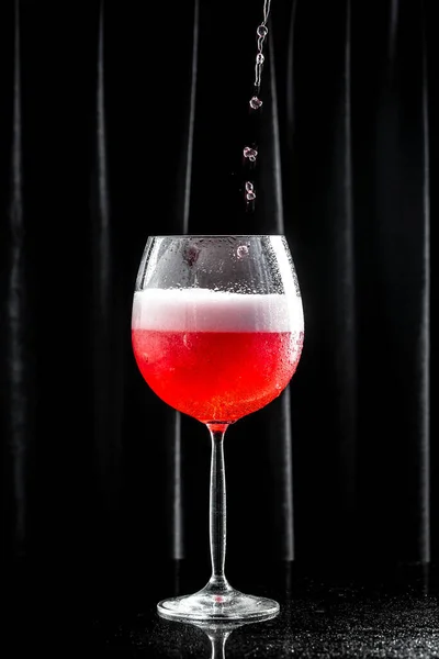Cocktail Kir Royal Com Champanhe Copo Com Bolhas Bebida Feriados — Fotografia de Stock